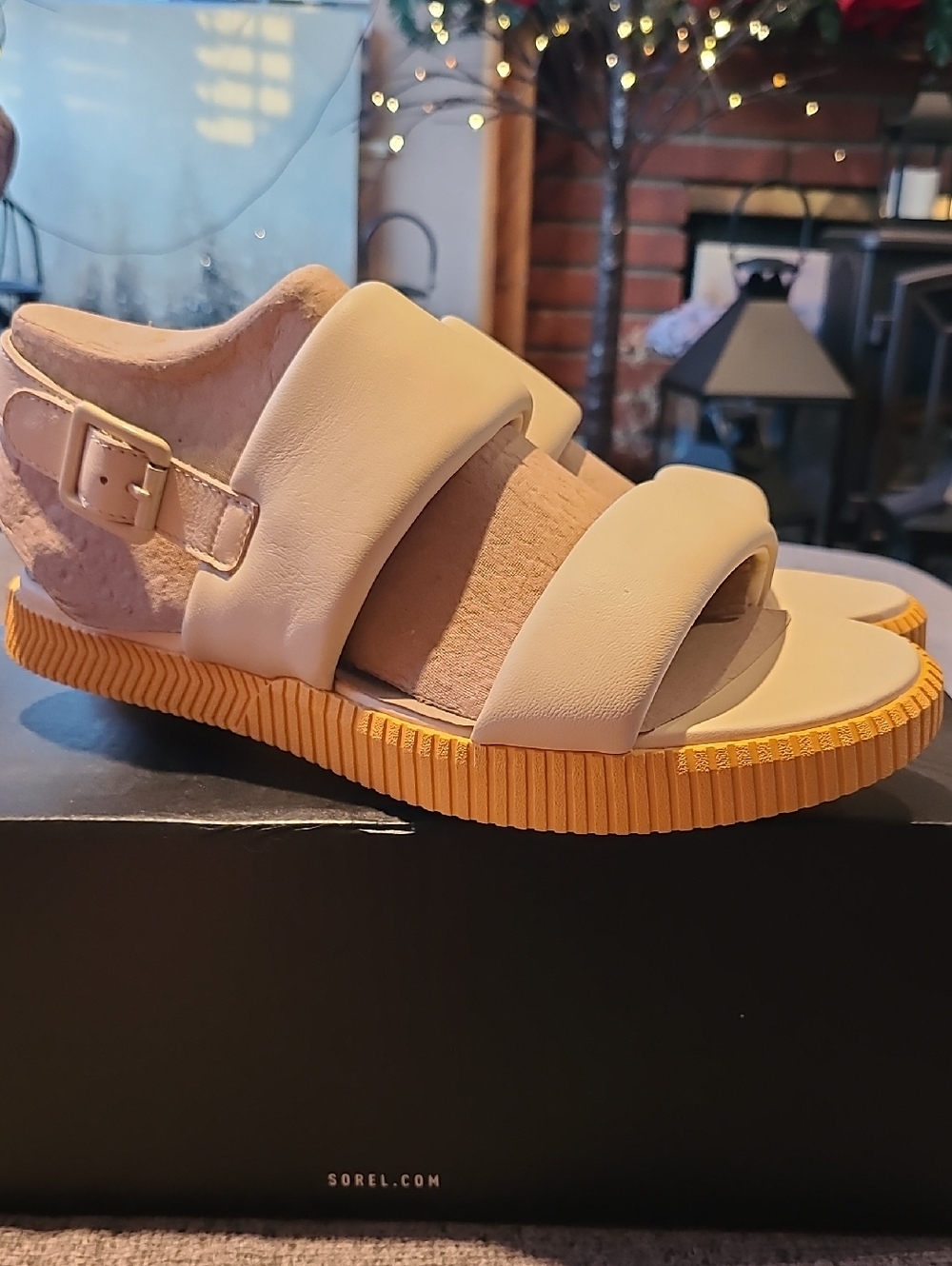Sorel Womans Cream Sandal with Yellow-Orange Sole SIZE 9.5